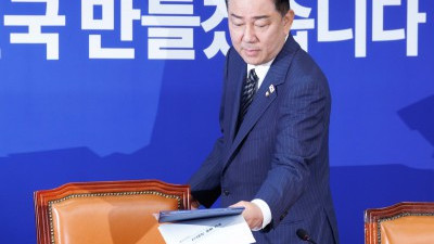 최고위원회의 주재하는 김병기 민주당 신임 원내대표