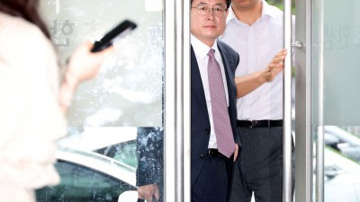 '尹 복심' 강의구 전 부속실장 채상병특검 출석