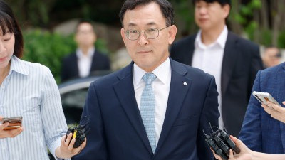 정근수 전 신한은행 부행장, 김건희 특검 출석