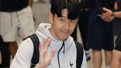 토트넘 입국...팬들에게 인사하는 손흥민