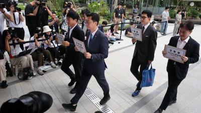 권성동 정치자금법 위반 고발장 든 민주당