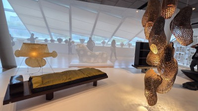  DDP 이간수문전시장에서 개최된 '창작의 빛: 한국을 비추다'