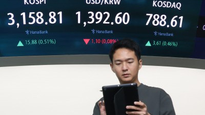  박스권 탈출 시도하는 코스피 15.88 포인트 상승 3158.81 출발 