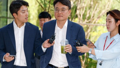 ‘나토 목걸이’ 박성근 전 국무총리 비서실장 특검 출석