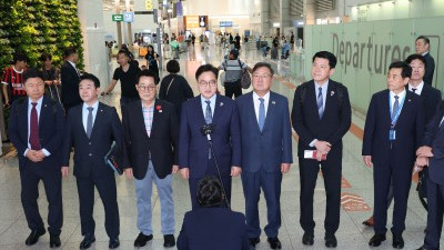 우원식, 中전승절 참석 위해 출국...김정은 조우 여부 주목