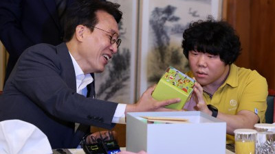 발달장애인 가족들 만난 김민석 국무총리
