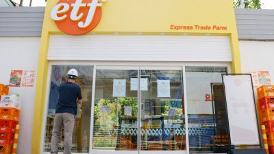 '990원 소금빵 논란' 슈카 빵집, 결국 운영 중단