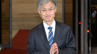 논란 부인 후 퇴근하는 조희대 대법원장