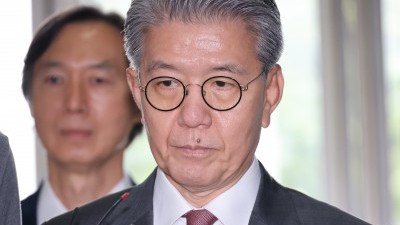 '이종섭 도피의혹' 김홍균 전 외교차관, 해병특검 출석