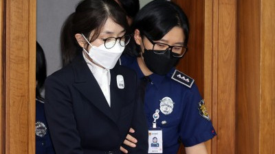 김건희 여사 첫 재판 출석... 수용번호 4398