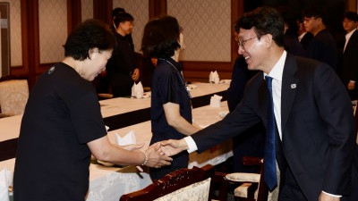 김민석 총리, 정부청사 환경실무원과 소통의 시간  