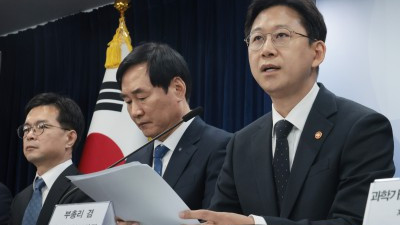  정보보호 종합대책  브리핑하는 배경훈 부총리 