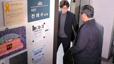 경찰, '통일교 게이트' 연루 의혹 전재수 의원실 압수수색