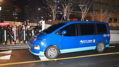 김건희 특검 조사후 서울구치소로 이동하는 윤석열 전 대통령