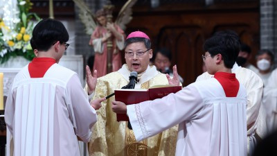 명동성당에서 열린 성탄 대축일 밤 미사