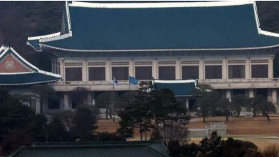 청와대에서 다시 펄럭이는 봉황기