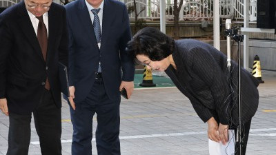 허리숙여 사과하는 이혜훈 장관 후보자