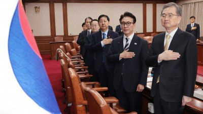 김민석 총리, 임시 국무회의 주재