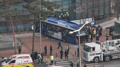 서울 서대문 인근 시내버스 건물 돌진 사고 