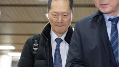 '위증 혐의' 첫 공판 출석하는 이완규 전 법제처장