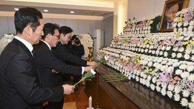 조문객 발길 이어지는 故 이해찬 전 총리 빈소