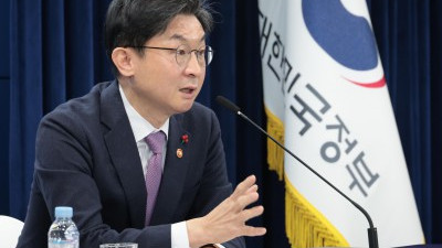 출입기자단 간담회 갖는 이억원 금융위원장