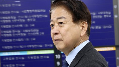 '뇌물수수 혐의' 노웅래, 항소심 첫 공판 출석