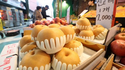 설 명절 앞두고 분주한 전통시장