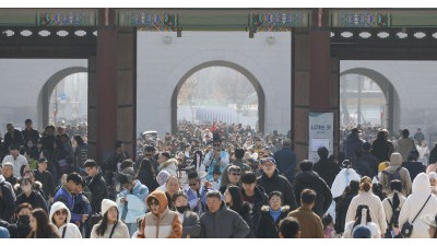 설 맞아 인파로 붐비는 경복