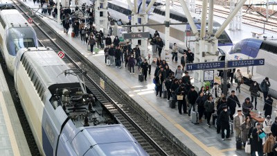 설 연휴 마지막 날...귀경객으로 붐비는 서울역