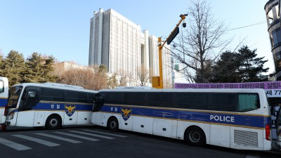 '尹 1심 선고' 출입 통제된 서울중앙지법