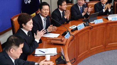 민주당 '코스피 6000 달성을 축하하며'