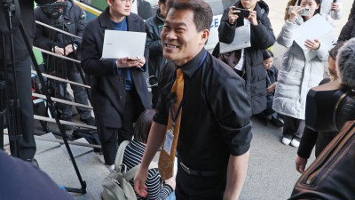 전한길, 경찰조사 출석