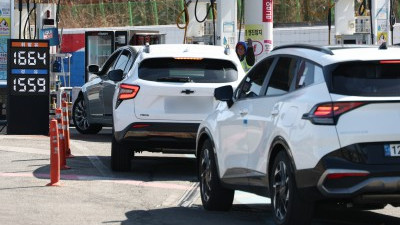 국제 유가 급등세... 붐비는 주유소