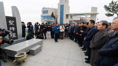 강화평화전망대 망배단 시찰하는 정청래 대표