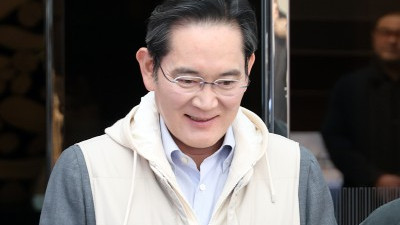 유럽 출장 마치고 귀국하는 이재용 삼성전자 회장