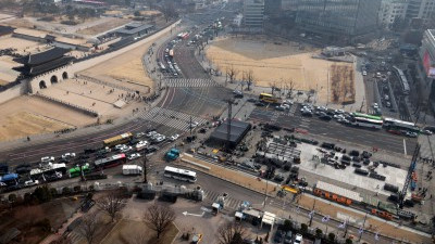 광화문 광장에 설치되는 'BTS 컴백 공연 무대'