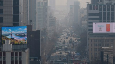 미세먼지 비상저감조치 시행...뿌옇게 변한 서울