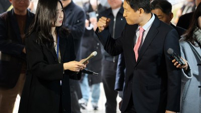 오세훈 서울시장, 주먹 '불끈'