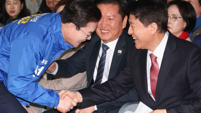 환경공무관 한마음축제서 만난 오세훈-정원오