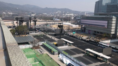 BTS 컴백 공연 앞두고 통제된 광화문광장