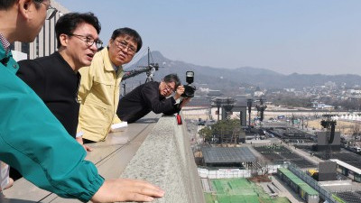 김민석 총리, BTS 컴백 공연 현장 점검