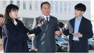 '컷오프 효력정지' 가처분 심문 출석하는 김영환 충북도지사