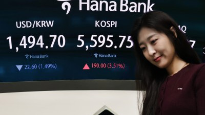  코스피 상승...달러/원 환율 1490원대 복귀로 웃음찾은 딜러
