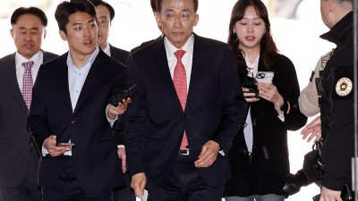 '비상계엄 해제 표결 방해 혐의' 추경호 의원 첫 재판 출석