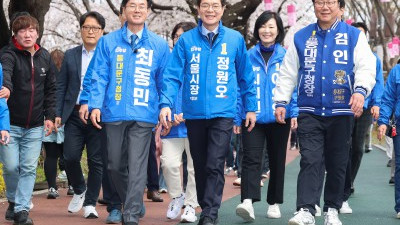 동대문구 시민들과 인사 나누는 정원오 더불어민주당 서울시장 예비후보